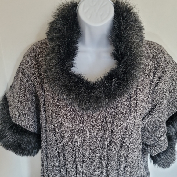 Wool Kable-Knit Reglan Short Sleeves Faux Fur Trim Long Sweater Pullover - Picture 6 of 13